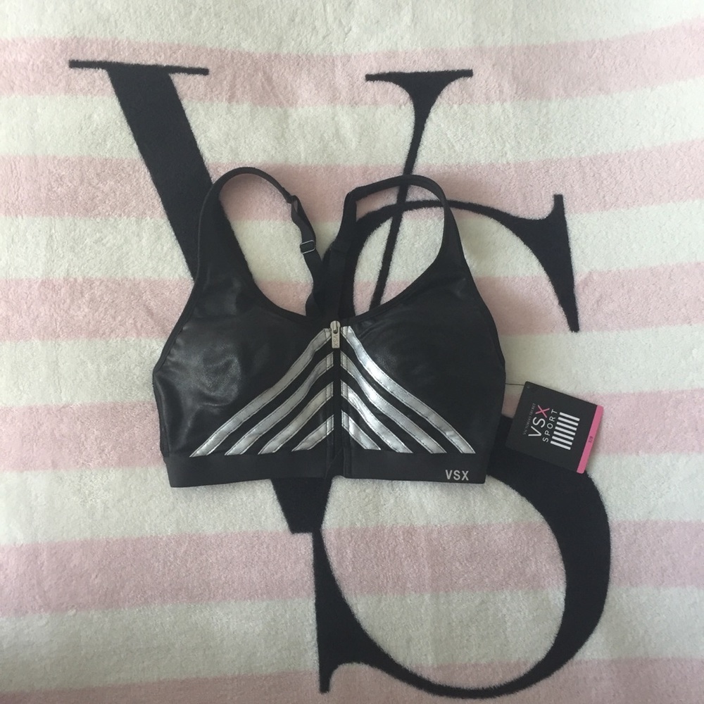 *SOLD* Victoria’s Secret Knock Out Sports Bra